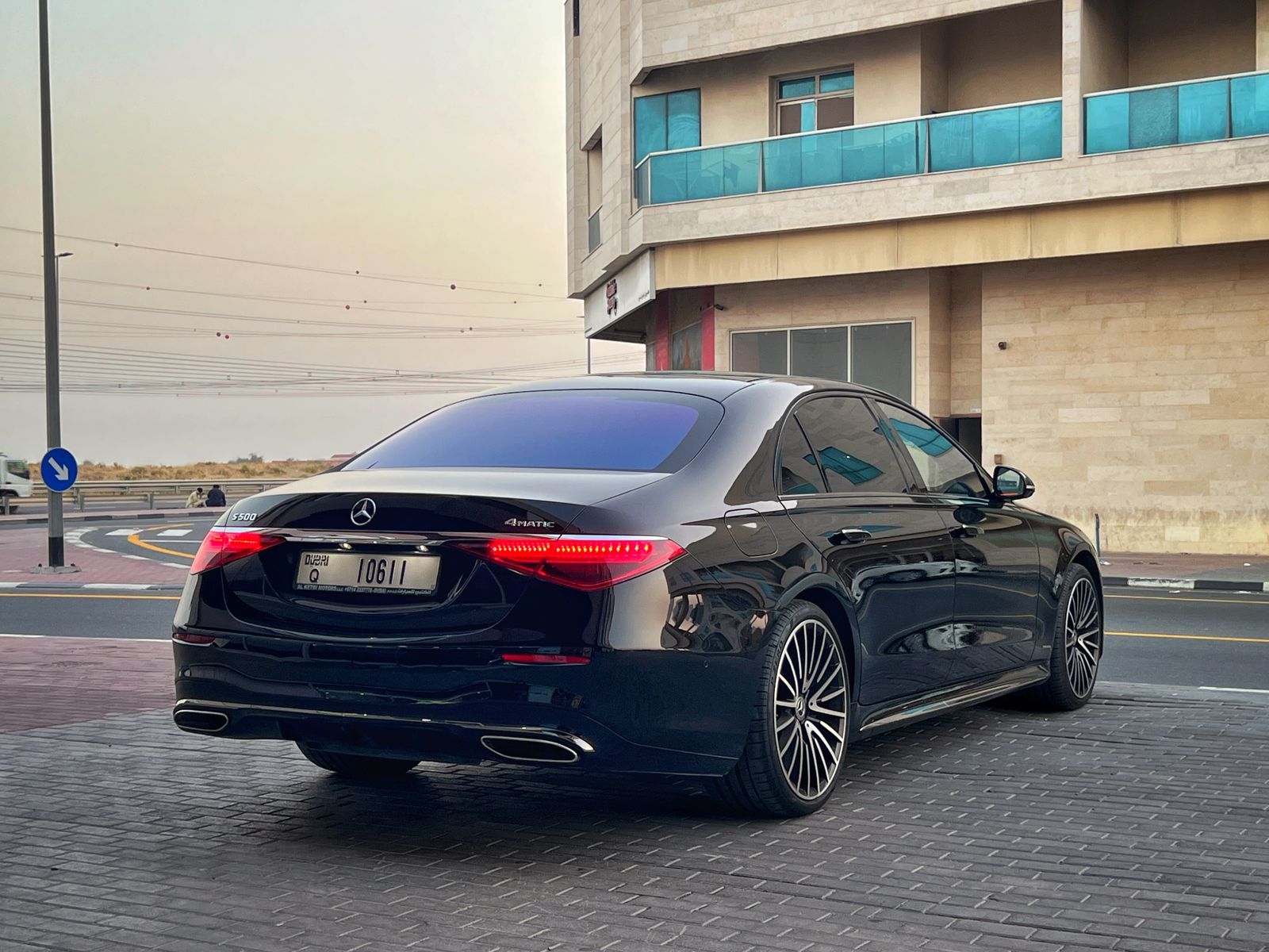 Black Mercedes Benz S500 4Matic 2023